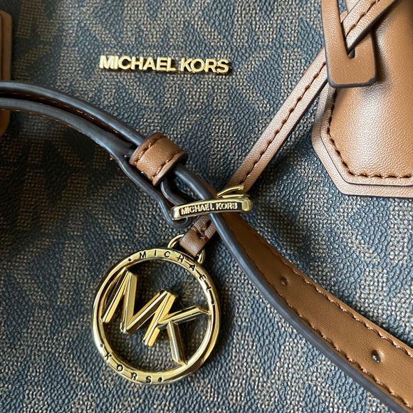 π₯SALEπ₯ (NEW)π Michael Kors Mercer Gallery MD Center Zip Tote - Picture 8 of 9